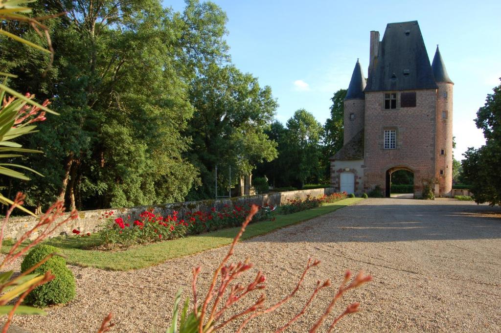 Chateau Du Riau Bed and Breakfast Villeneuve-sur-Allier Exteriör bild