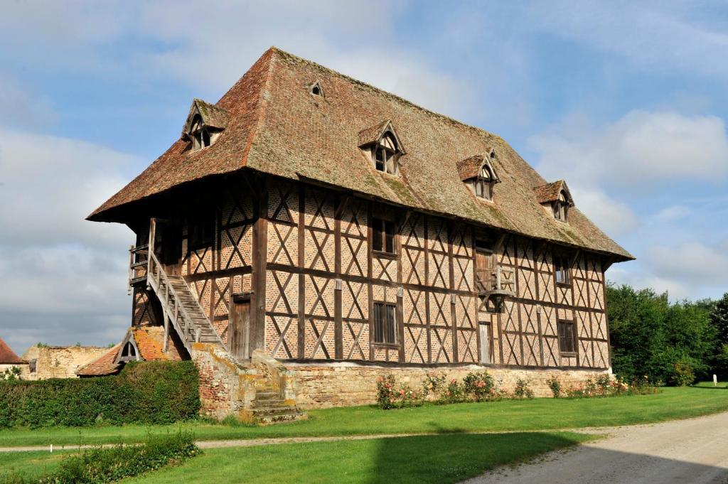 Chateau Du Riau Bed and Breakfast Villeneuve-sur-Allier Exteriör bild